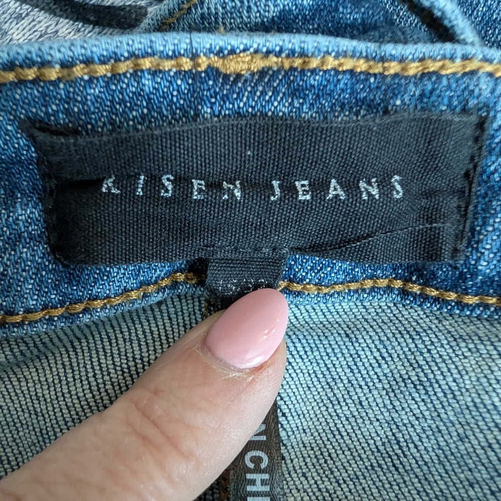 Risen High-Rise Frayed Hem Cropped Jeans - Picture 5 of 6